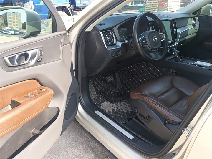 Volvo XC60 2020 T 5 4 WD — фото 9