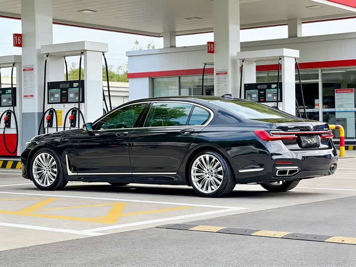 BMW 7-Series 2016 740 Li Leading — фото 9
