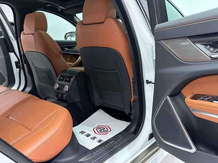 Jaguar XFL 2024 2.0 T P 300 4 WD — фото 10