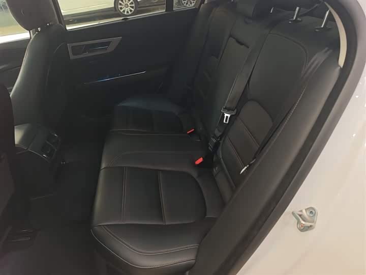Jaguar XEL 2019 2.0 T 200 PS — фото 17