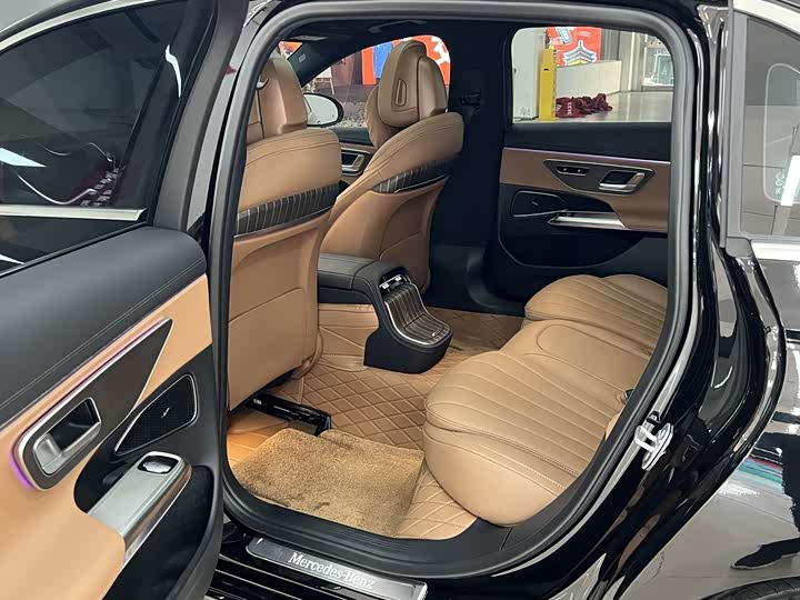 Mercedes-Benz E-Class 2024 E 300 L — фото 11