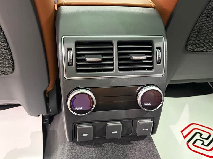 Jaguar XFL 2024 2.0 T P 300 4 WD — фото 16