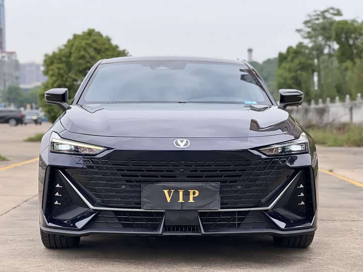 Changan UNI-V 2023 1.5 T Premium — фото 2