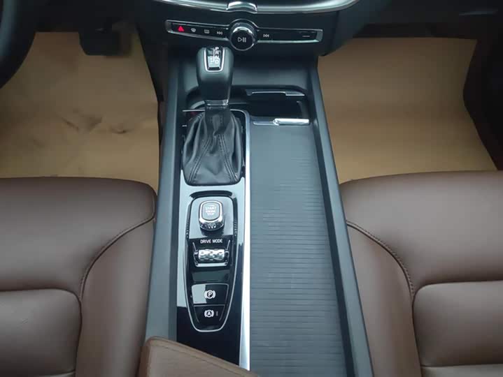 Volvo XC60 2021 T 5 4 WD — фото 16