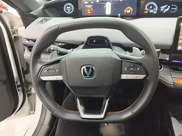 Changan UNI-V 2022 1.5 T Premium — фото 7