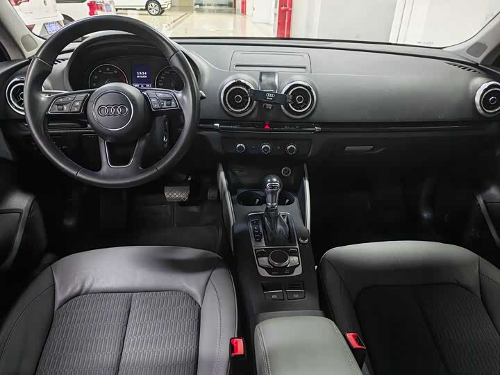 Audi A3 2018 30 Sportback 35 TFSI — фото 9