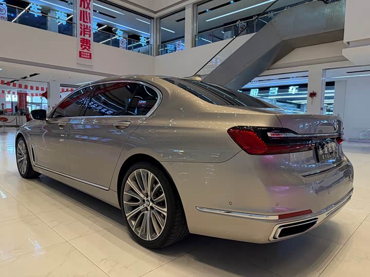 BMW 7 Series 740Li продвинутая люкс-пакет — фото 6