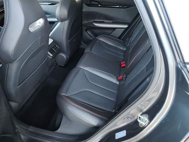 Changan UNI-V 2023 1.5 T Premium — фото 17