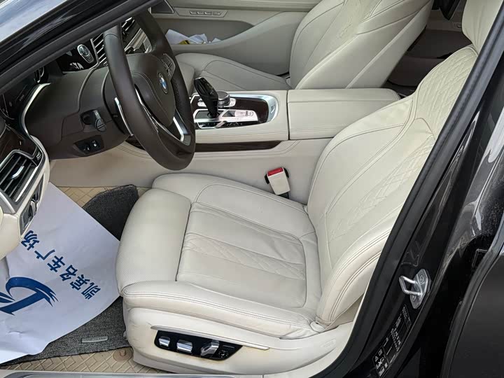 BMW 7 Series 750Li xDrive — фото 10