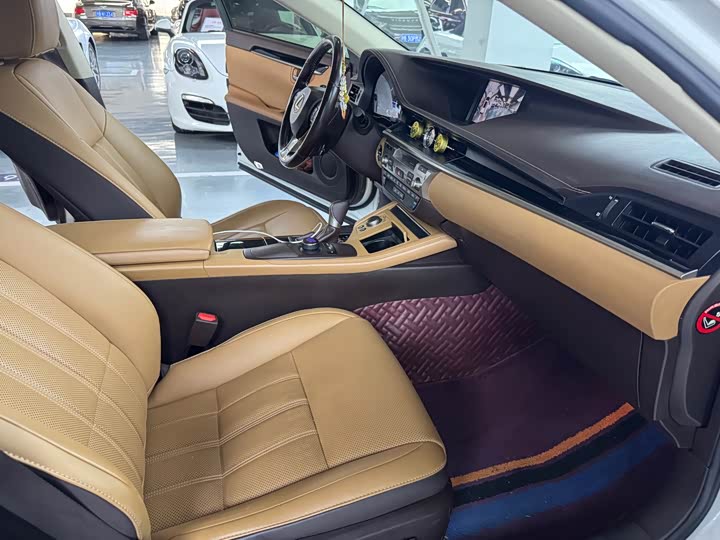 Lexus ES 2017 300h Mark Levinson — фото 17