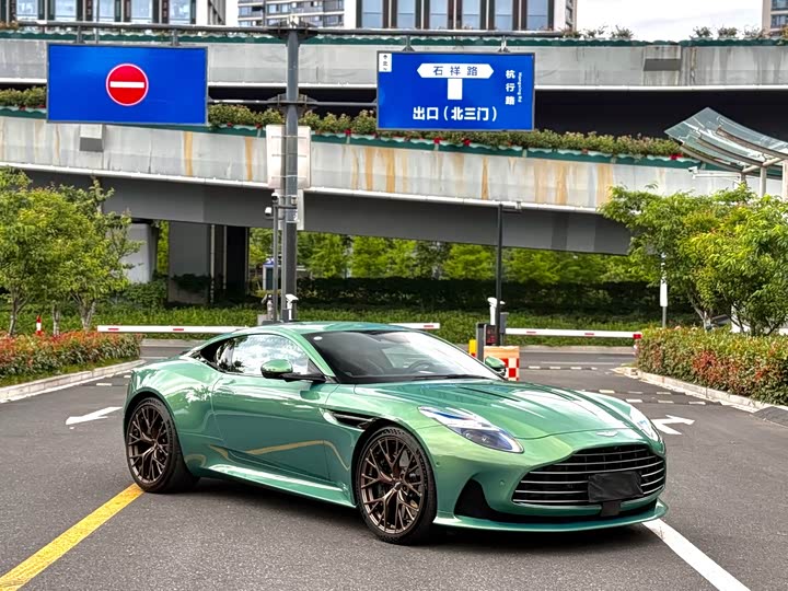 Aston Martin DB12 2023 4.0 T V 8 Coupe — фото 2