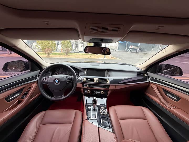 BMW 5-Series 2014 520i — фото 7