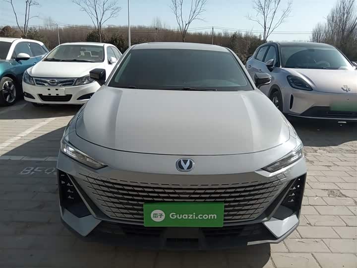 Changan UNI-V 2022 1.5 T — фото 3