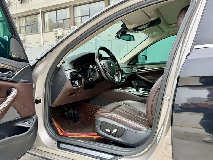 BMW 5-Series 2019 530 Li Leading — фото 10