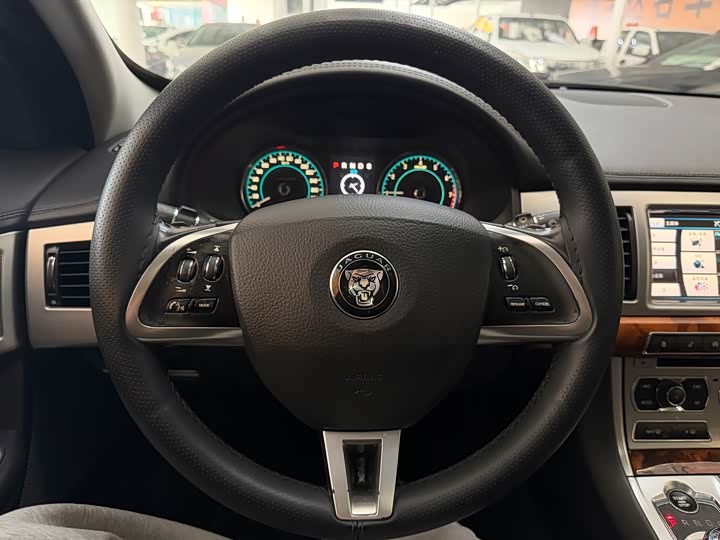 Jaguar XF 2015 XF 2.0 T — фото 7