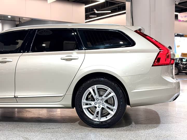 Volvo V90 2019 Cross Country T 5 AWD V — фото 13