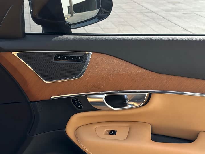 Volvo XC90 2018 T 6 7 — фото 13