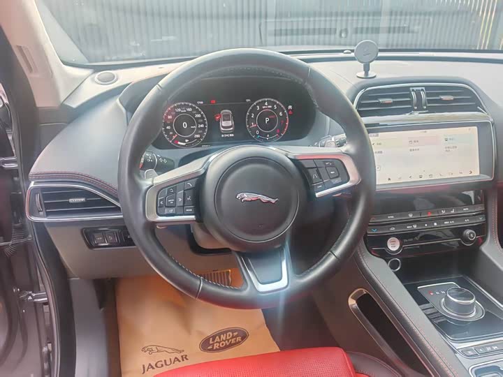 Jaguar F-PACE 2020 2.0 T — фото 7
