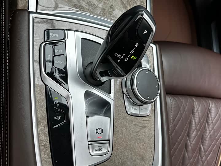 BMW 7-Series 2019 740 Li Leading — фото 11