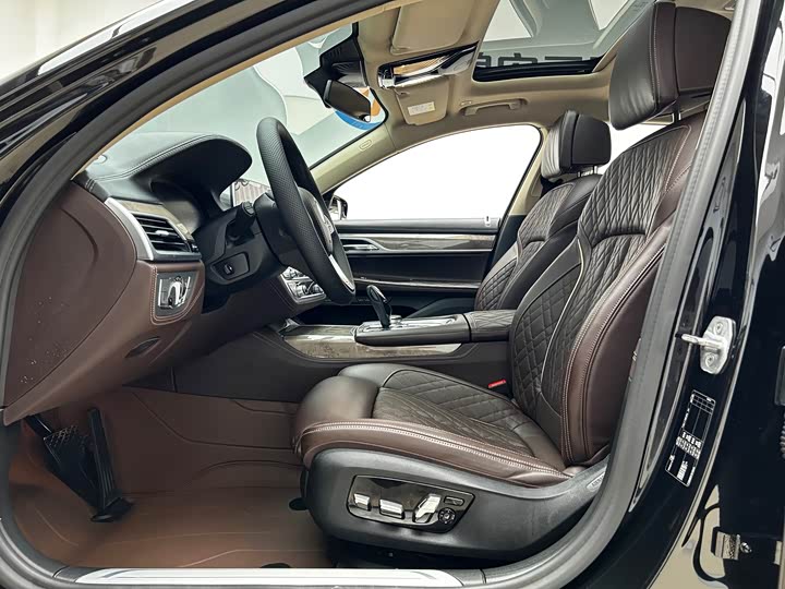 BMW 7-Series 2019 740 Li Leading — фото 7