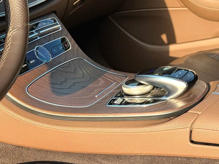 Mercedes-Benz E-Class 2018 E 300 L Luxury — фото 5