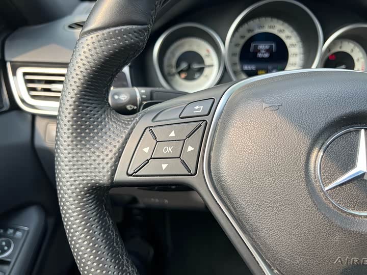 Mercedes-Benz E-Class 2015 E 260 L Sport — фото 36
