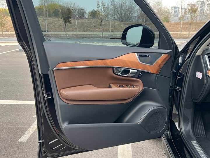 Volvo XC90 2019 T 6 7 VI — фото 5