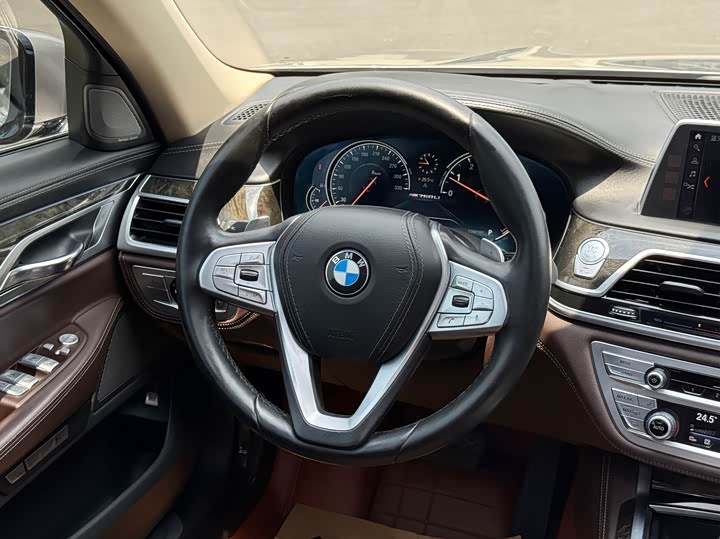 BMW 7 Series 740Li продвинутая — фото 5