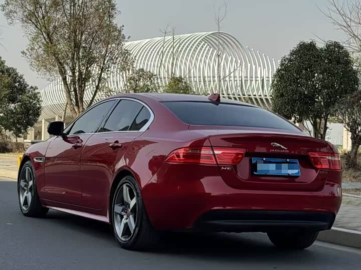 Jaguar XE 2015 2.0 T 200 PS R-Sport — фото 4