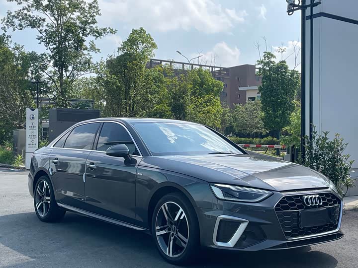 Audi A4L 40 TFSI стиль-динамик — фото 3