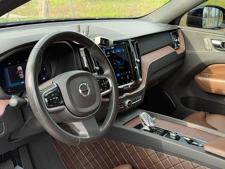 Volvo XC60 2022 B 5 4 WD — фото 6
