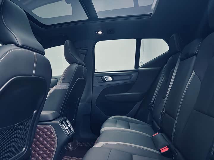 Volvo XC40 2023 B 3 — фото 10