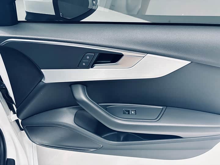 Audi A4L 2019 40 TFSI V — фото 16