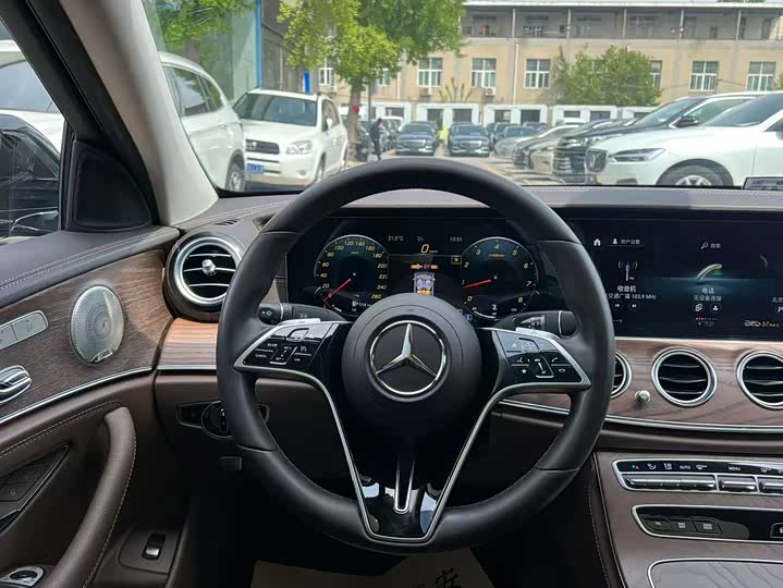 Mercedes-Benz E-Class 2022 E 300 L Luxury — фото 24