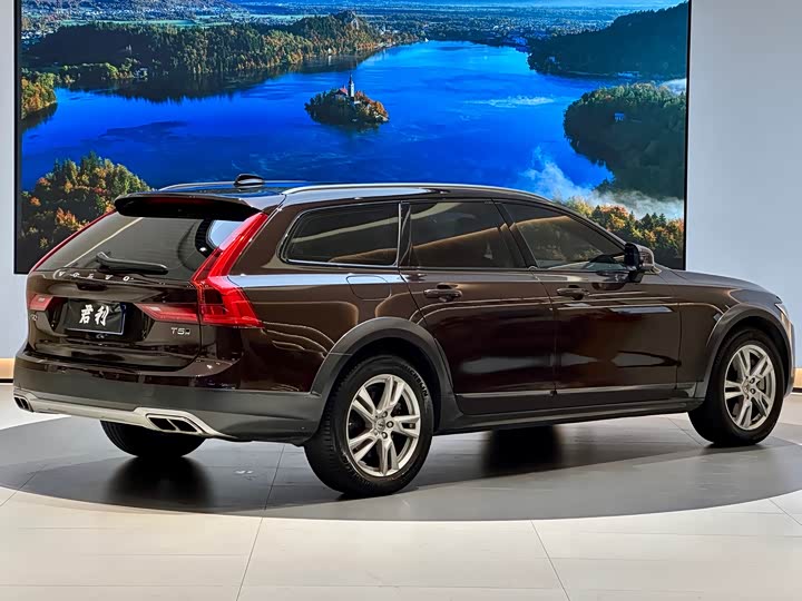 Volvo V90 2019 Cross Country T 5 AWD V — фото 4