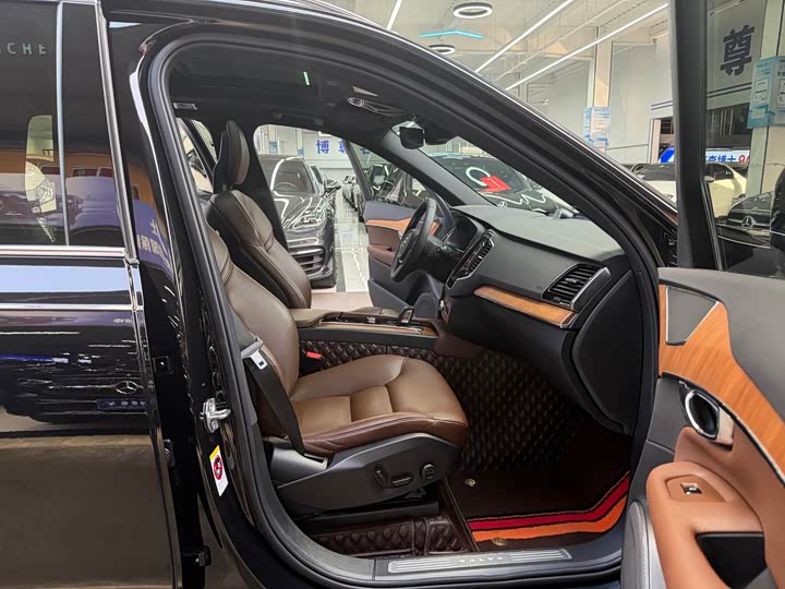 Volvo XC90 2022 B 6 7 — фото 15