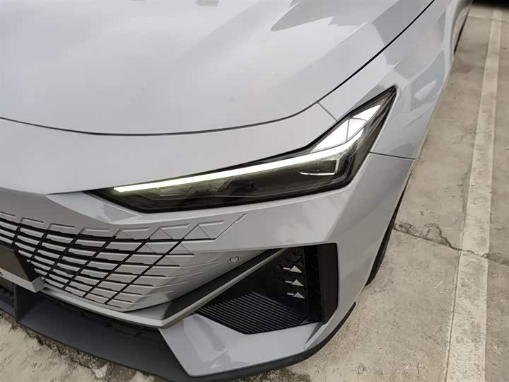 Changan UNI-V 2022 1.5 T Premium — фото 15