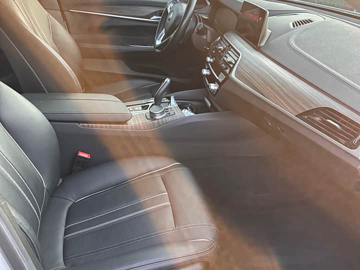 BMW 6-Series 2020 630i — фото 11