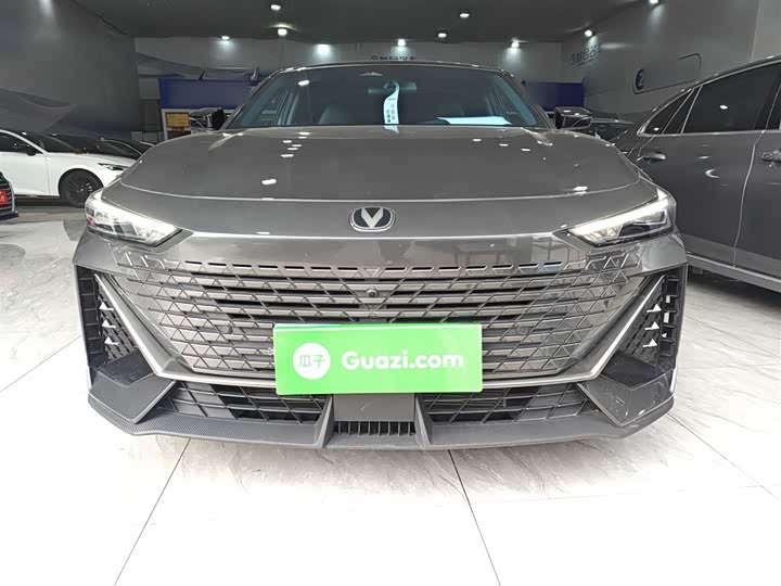 Changan UNI-V 2024 1.5 T — фото 3