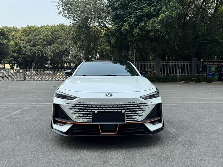 Changan UNI-V 2022 1.5 T — фото 2