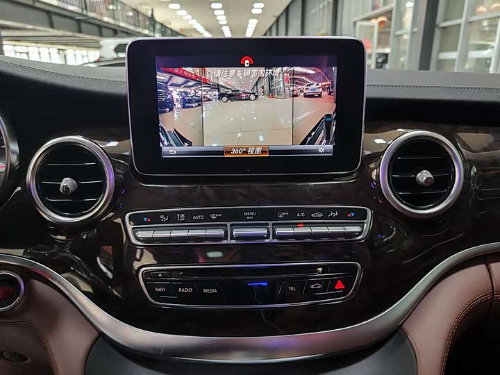 Mercedes-Benz V-Class 2018 V 260 L VI — фото 16