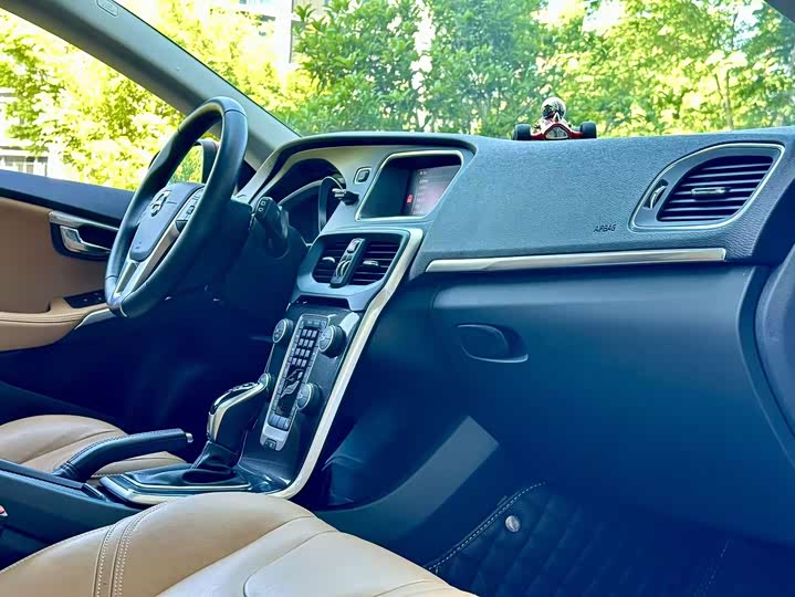 Volvo V40 2018 T 3 — фото 12