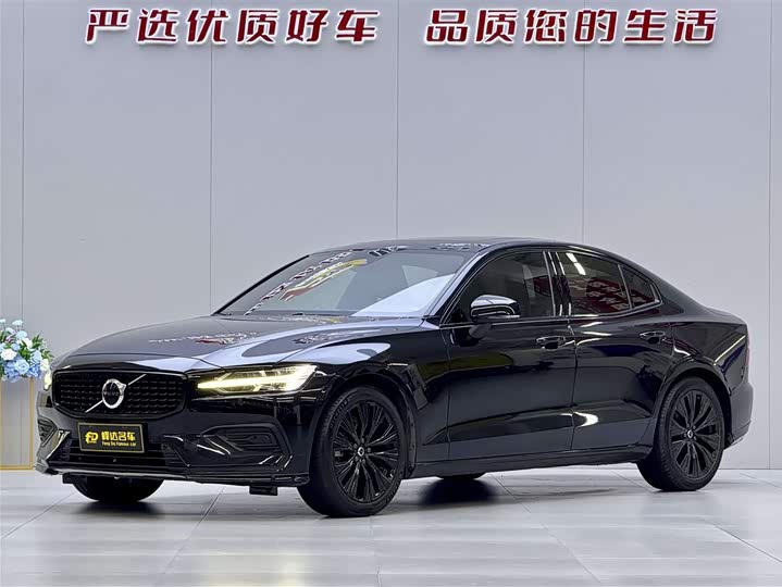 Volvo S60 2023 B 4