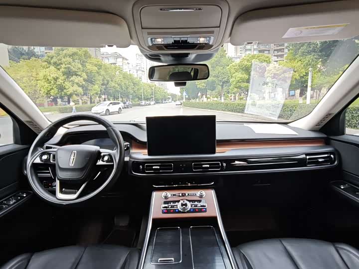 Lincoln Aviator — фото 19