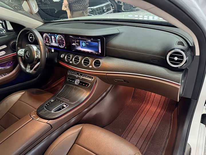 Mercedes-Benz E-Class 2019 E 300 L — фото 18