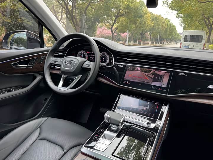 Audi Q7 2023 45 TFSI quattro S line Sport — фото 13