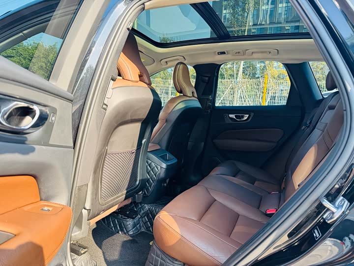 Volvo XC60 2019 T 5 4 WD VI — фото 5