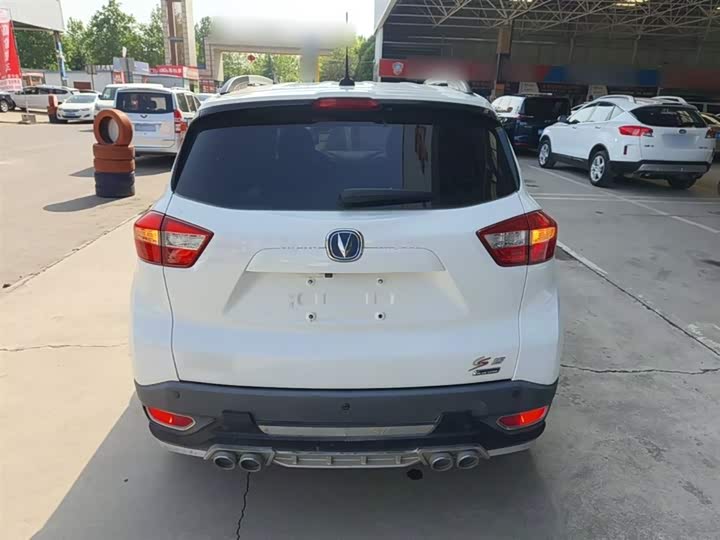 Changan CS15 2016 1.5 L MT — фото 6