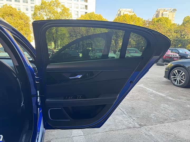Jaguar XEL 2021 2.0 T 200 PS R-DYNAMIC — фото 15