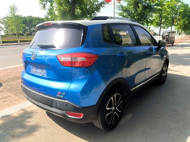 Changan CS15 2016 1.5 L MT — фото 7